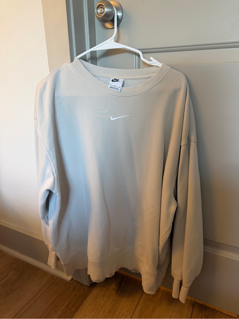 Nike Menâs Crewneck Sweatshirt - Light Tan